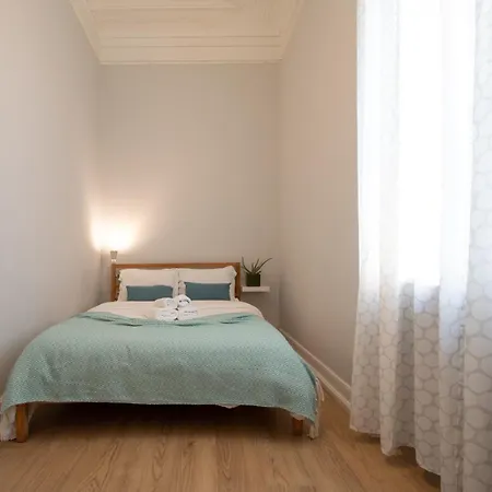 Pompeu Art Nouveau Apartment