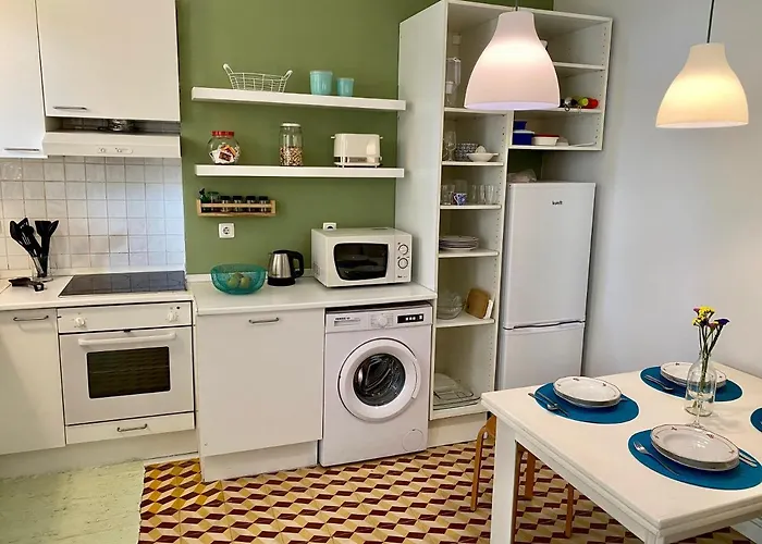 Pompeu Art Nouveau Apartment