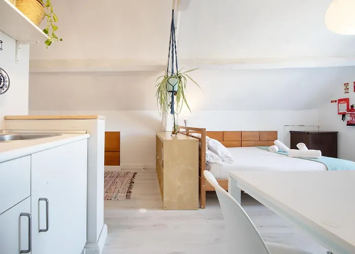 Pompeu Art Nouveau Apartment *