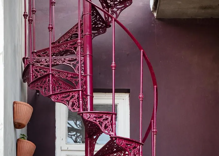 Pompeu Art Nouveau Apartment *